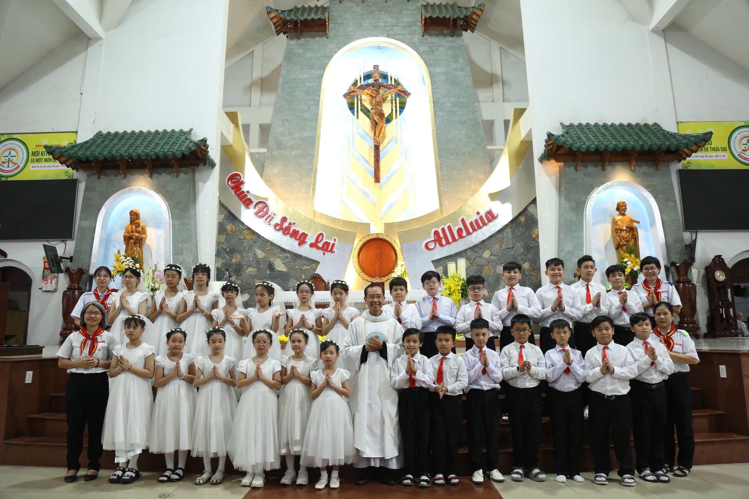be mac thang hoa kinh duc me maria 2026 4