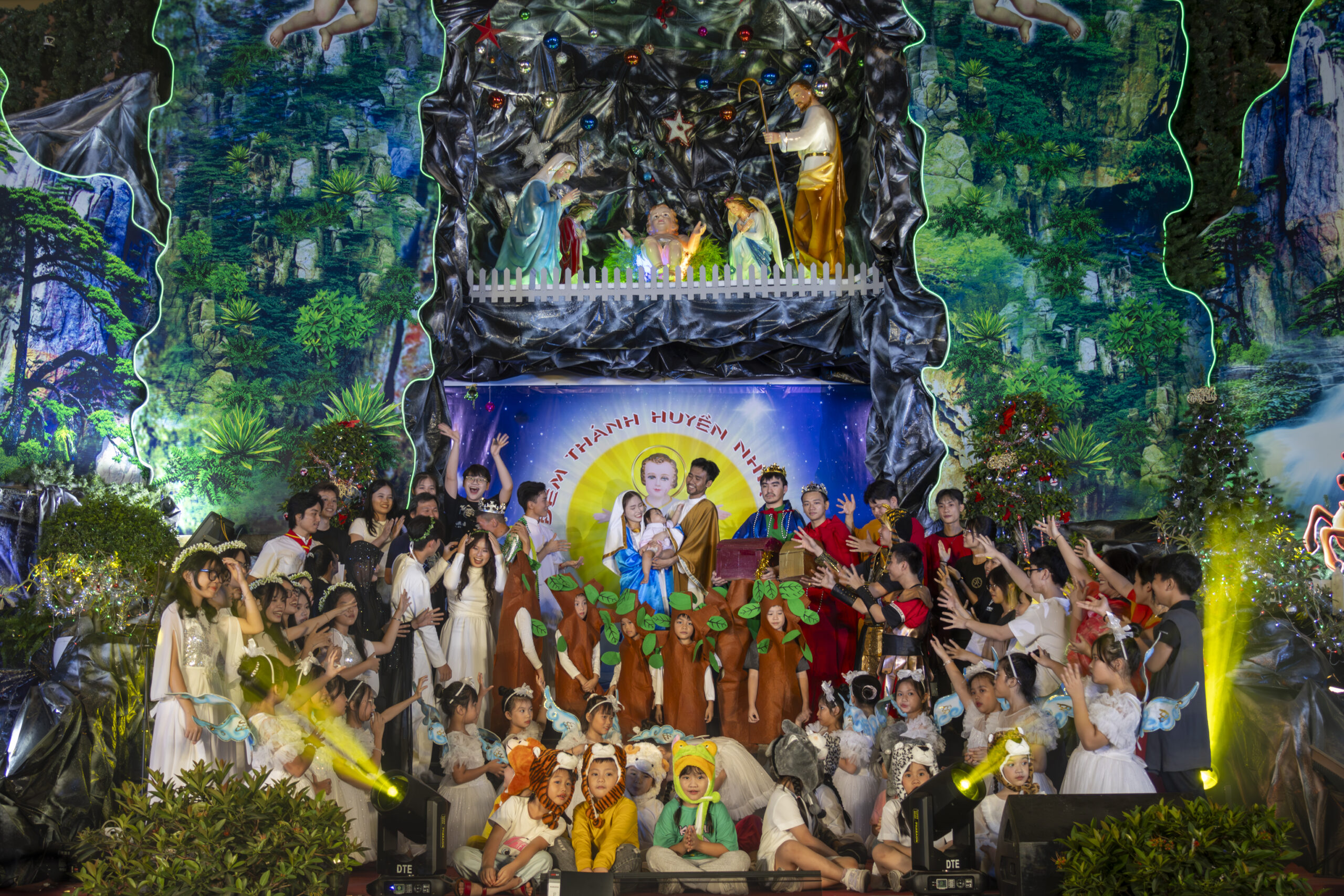 dem ca nguyen giang sinh 2024 giao xu tan thai son img 2832 scaled