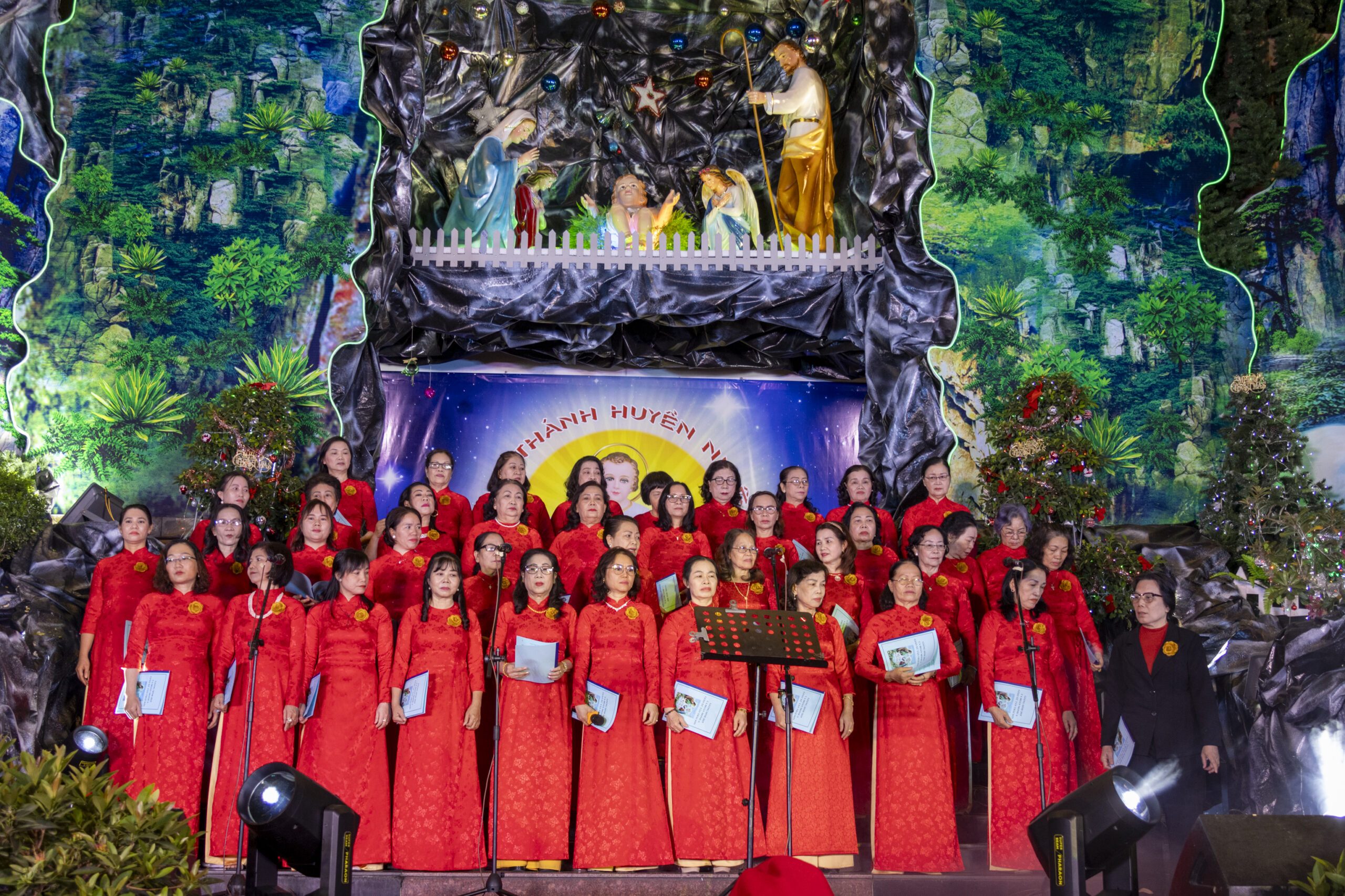 dem ca nguyen giang sinh 2024 giao xu tan thai son img 2834 scaled