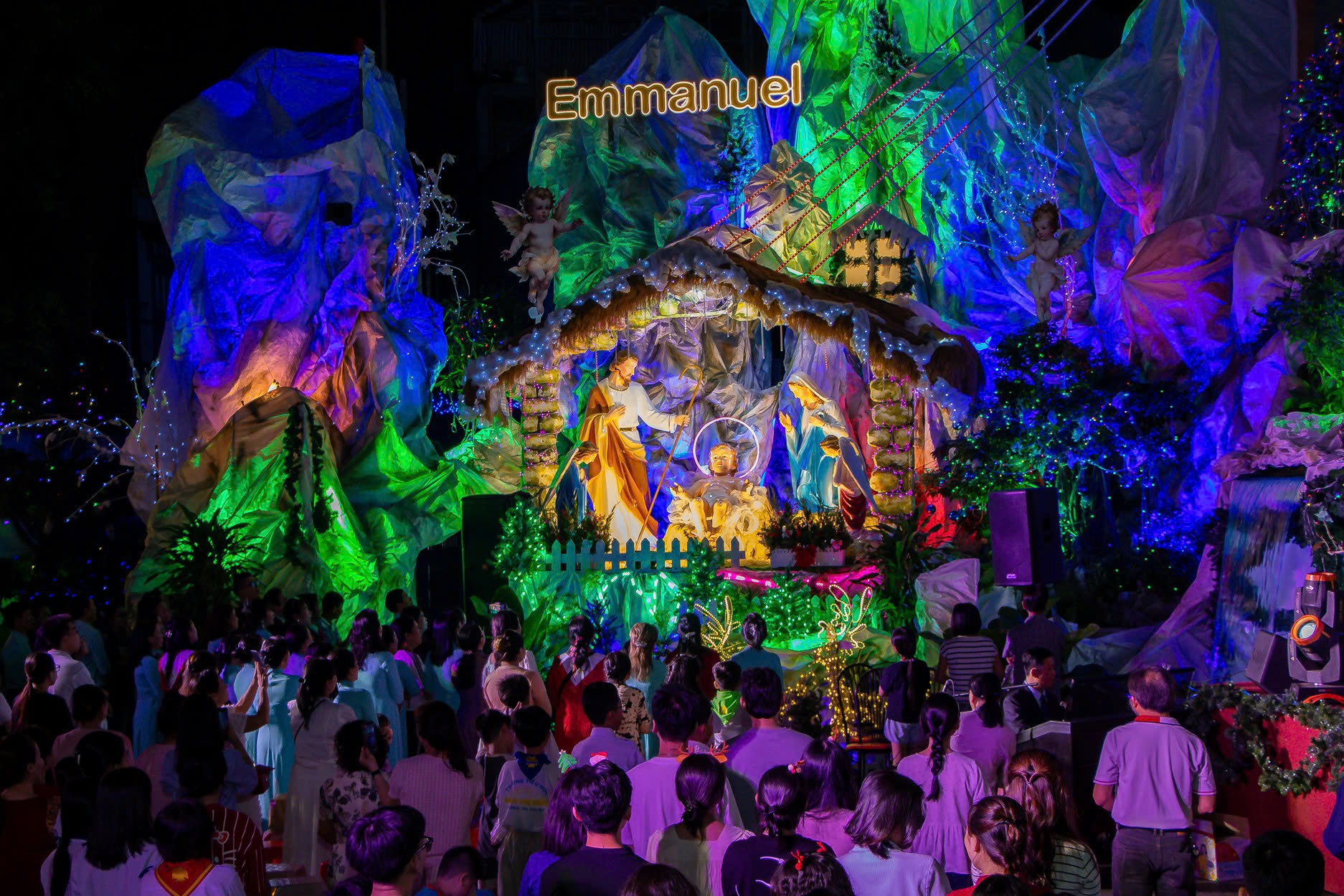 dem canh thuc giang sinh 2025 1