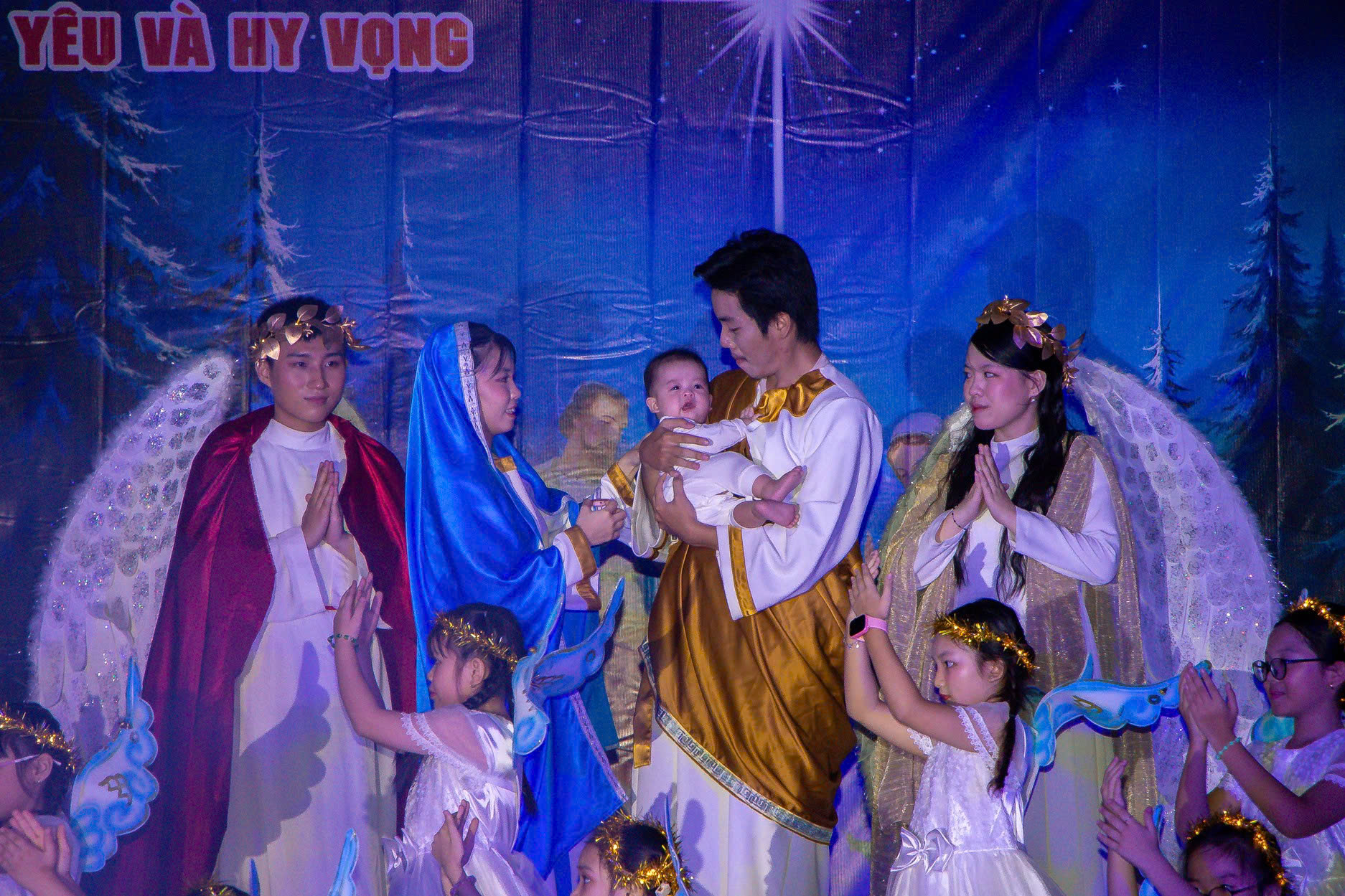 dem canh thuc giang sinh 2025 12