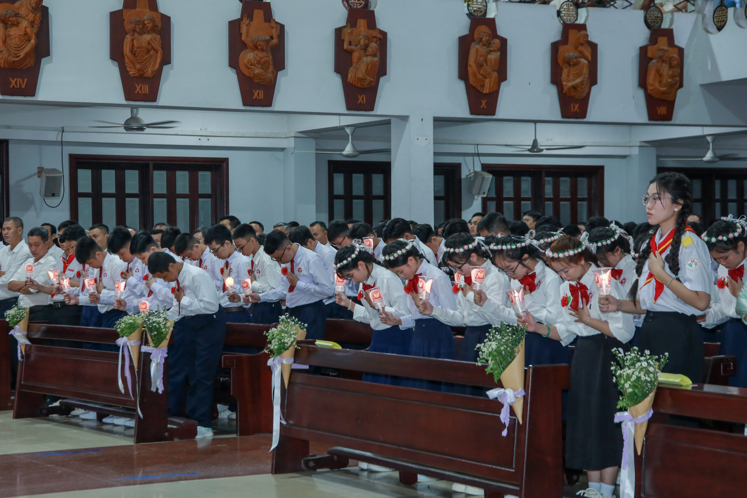 giao xu tan thai son mung le duc maria hon xac len troi va ban bi tich them suc cho 91 em thieu nhi 6o3a5527 scaled