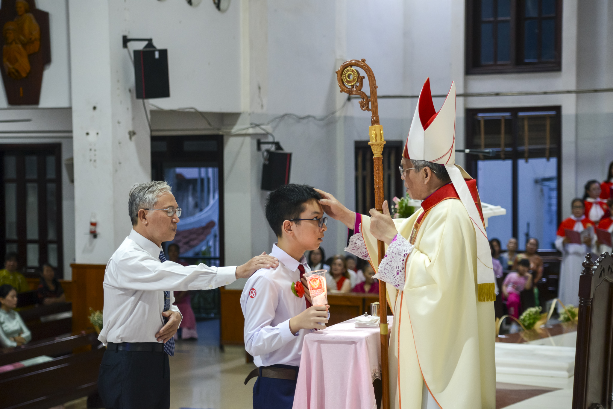 giao xu tan thai son mung le duc maria hon xac len troi va ban bi tich them suc cho 91 em thieu nhi mnhthc 204