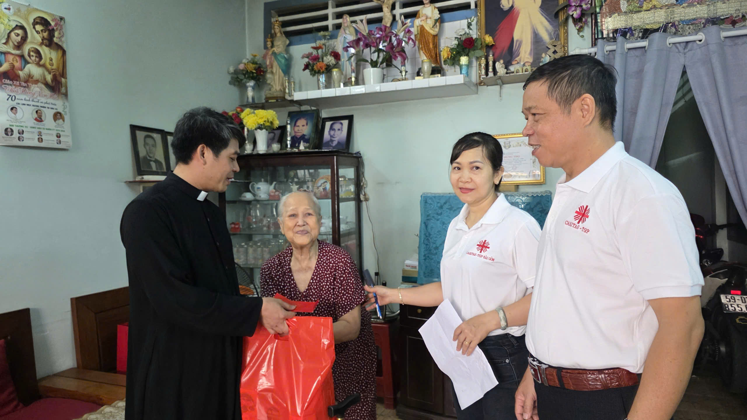 hoat dong bac ai cuoi nam at ty cua ban caritas 1