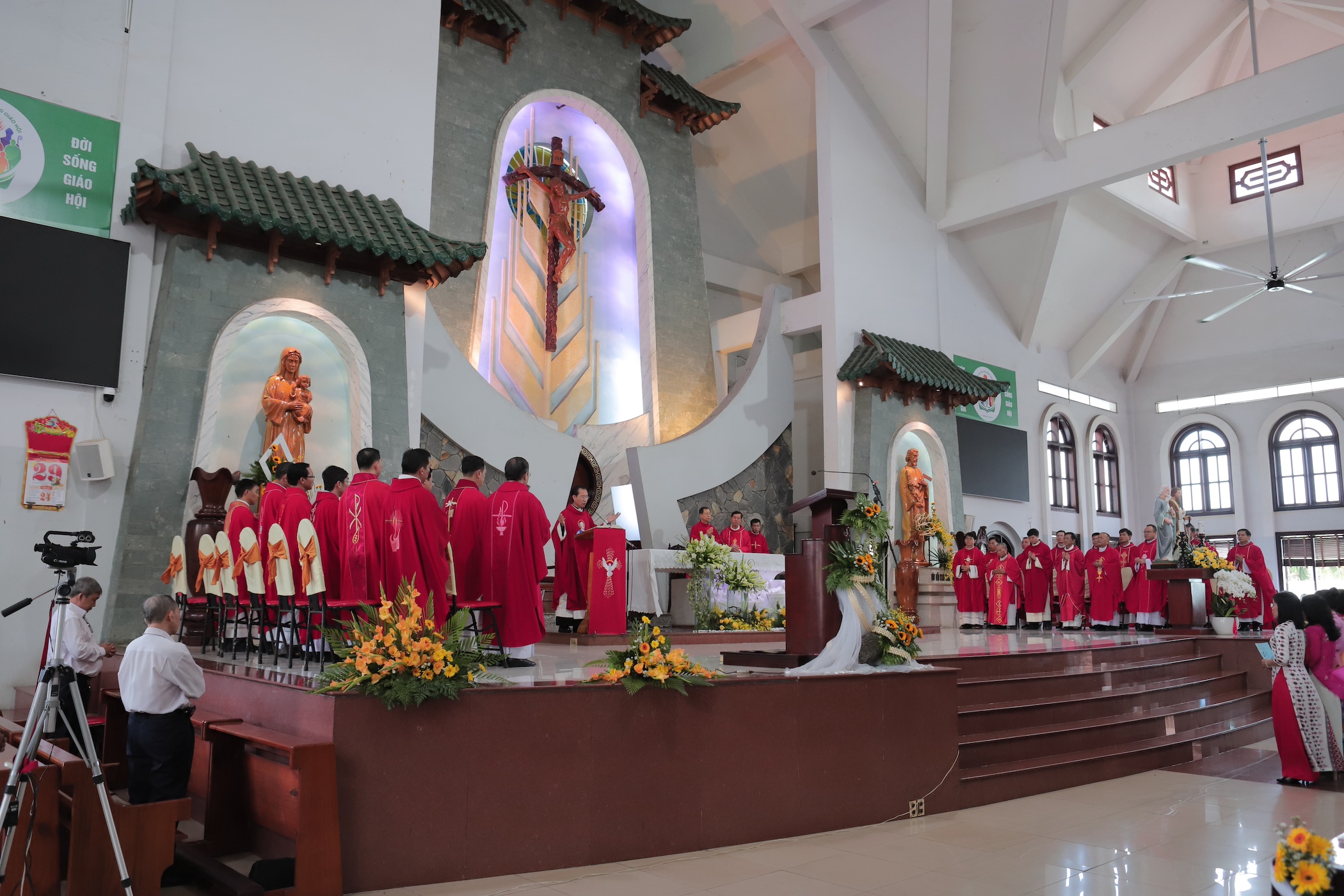 kinh trong the hai thanh tong do phero va phaolo va le ta on mung ngan khanh linh muc cha phero le hoang chuong luc 9g30 ngay 29 6 2024 3
