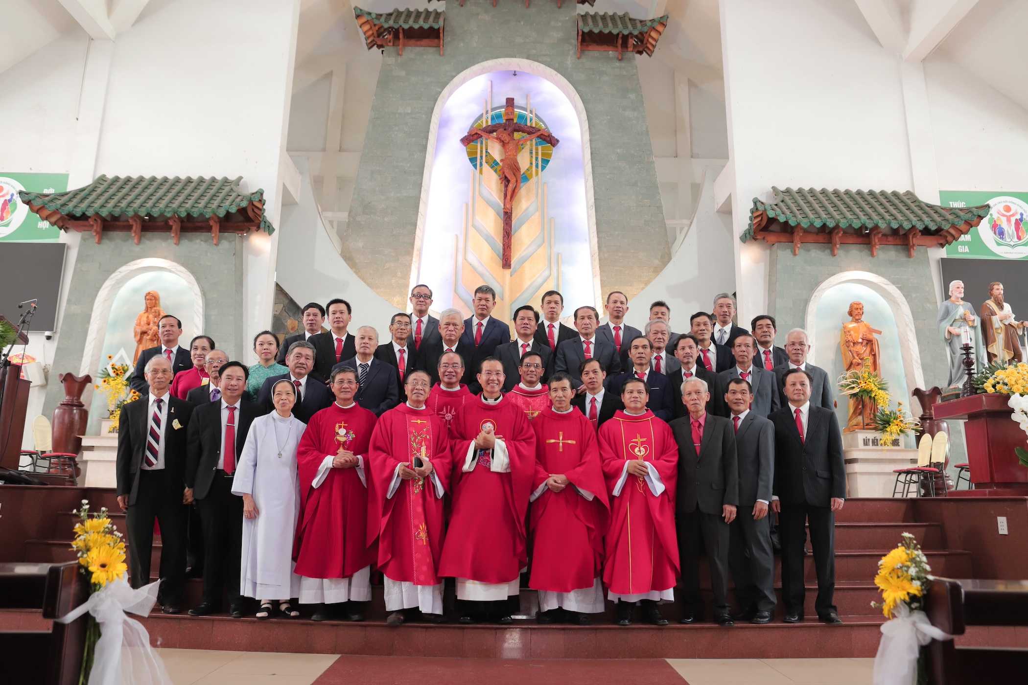kinh trong the hai thanh tong do phero va phaolo va le ta on mung ngan khanh linh muc cha phero le hoang chuong luc 9g30 ngay 29 6 2024 8