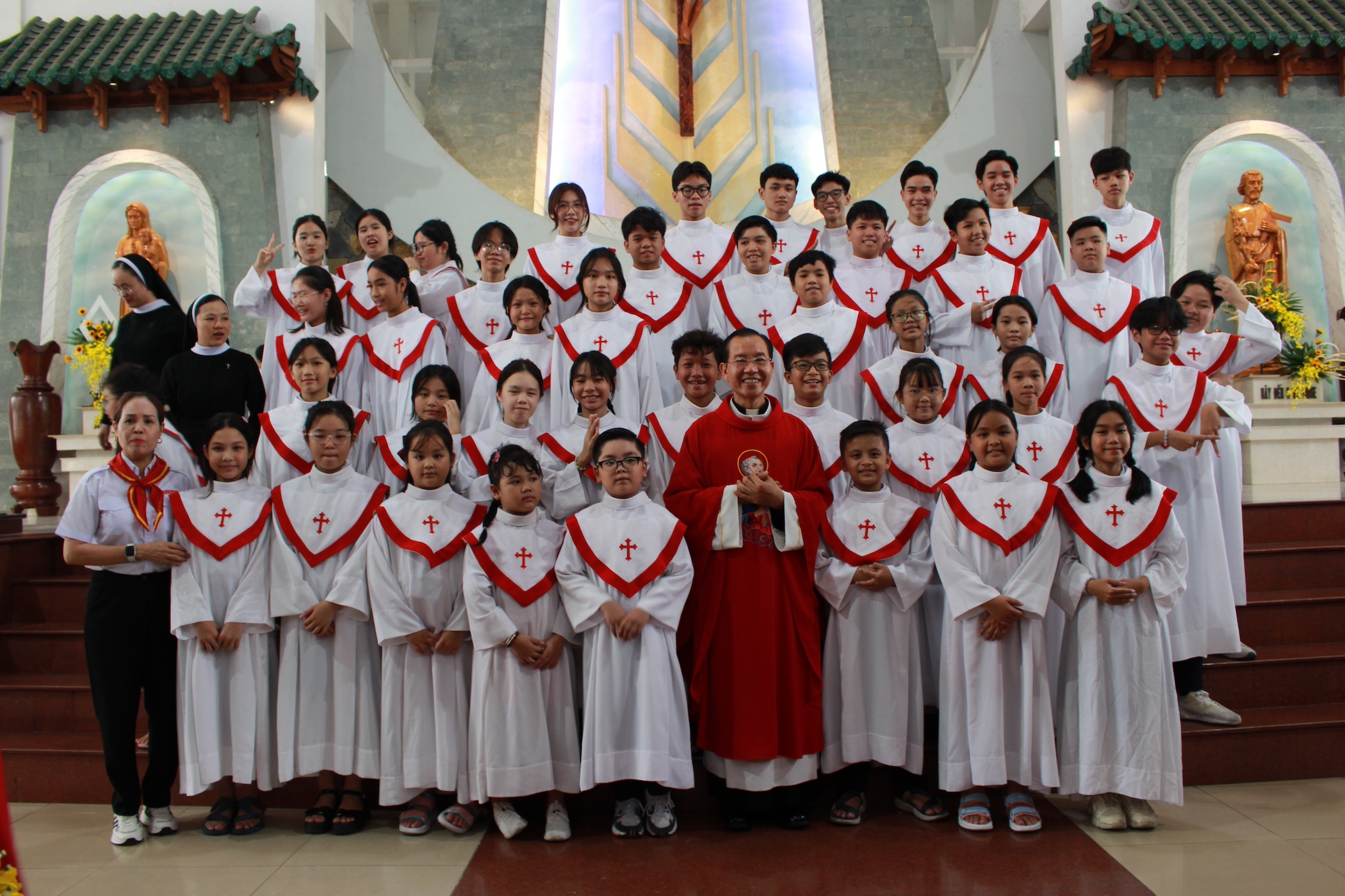 kinh trong the hai thanh tong do phero va phaolo va le ta on mung ngan khanh linh muc cha phero le hoang chuong luc 9g30 ngay 29 6 2024 9