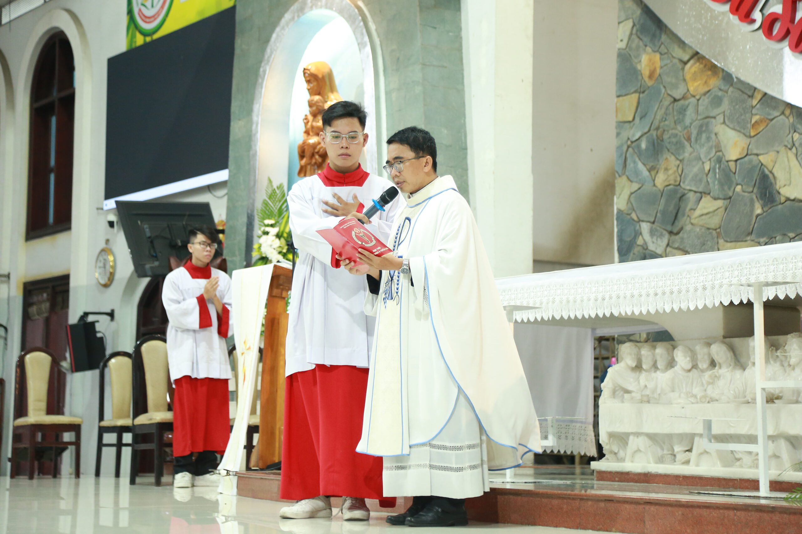 le kinh duc maria di tham vieng 31 5 2026 6o3a8641 scaled