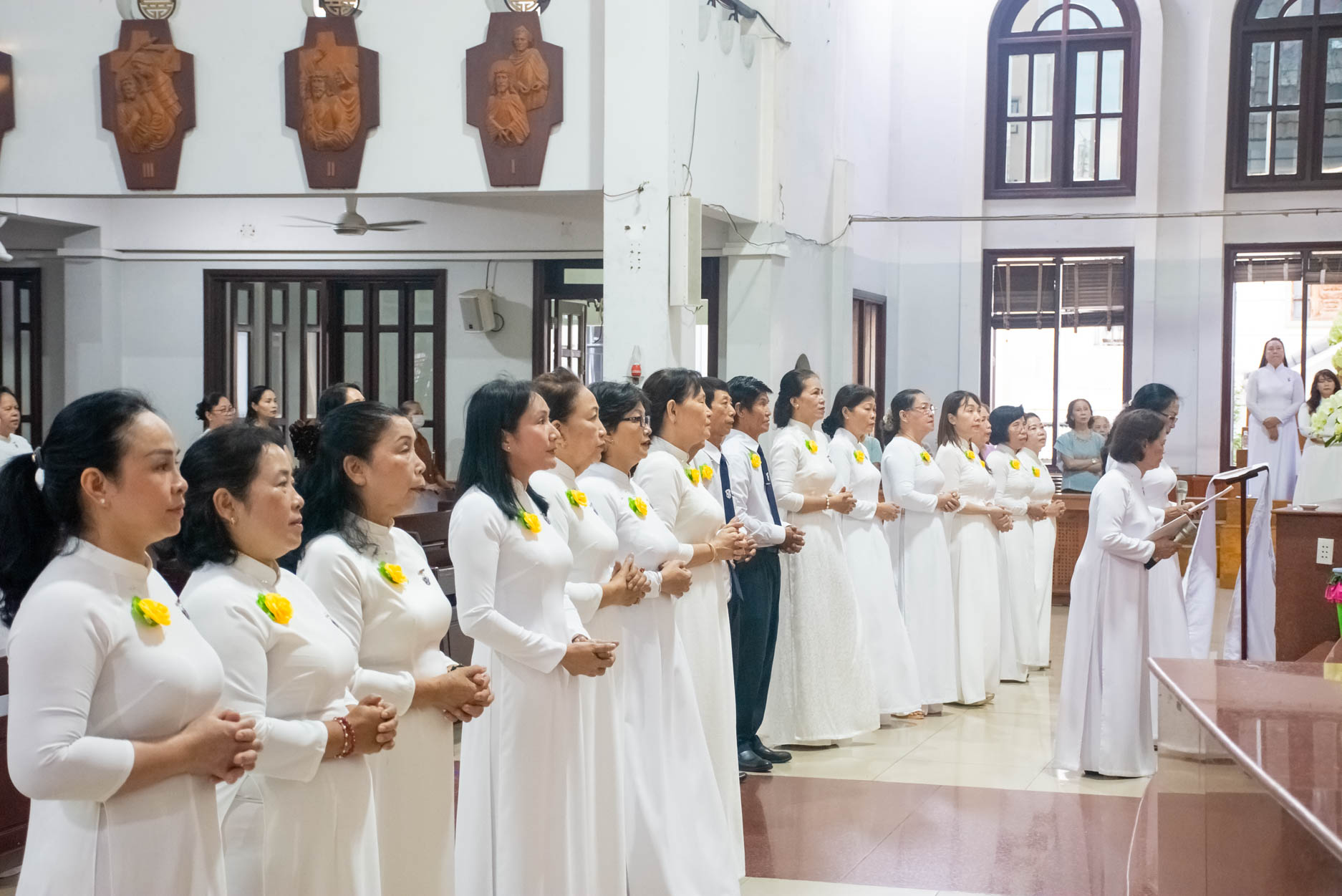 le kinh duc maria di tham vieng bon mang huynh doan giao dan daminh giao xu tan thai son trl8681