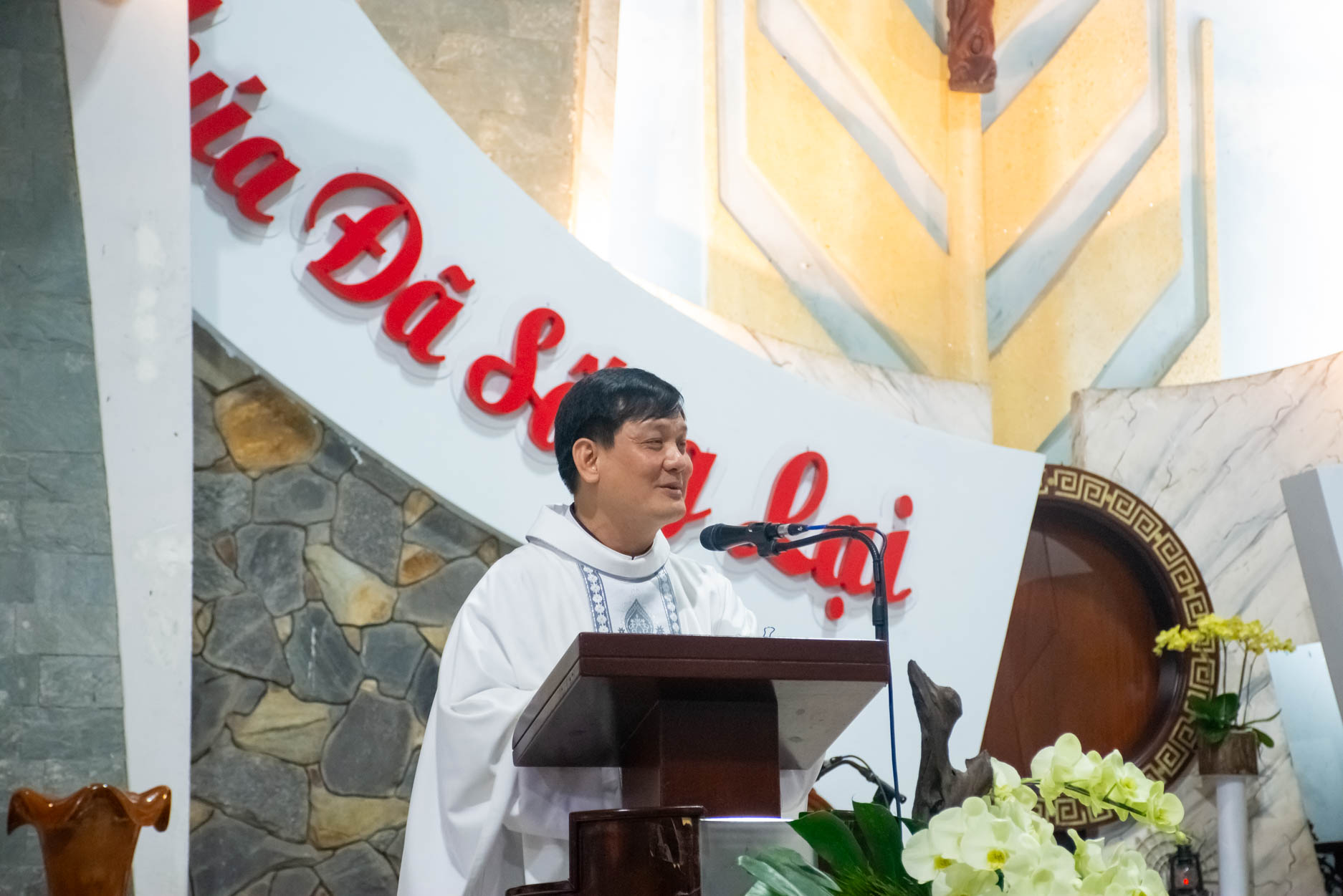 le kinh duc maria di tham vieng bon mang huynh doan giao dan daminh giao xu tan thai son trl8715