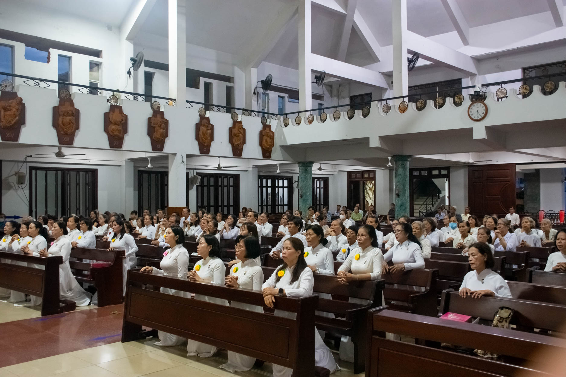 e-kinh-duc-maria-di-tham-vieng-bon-mang-huynh-doan-giao-dan-damin