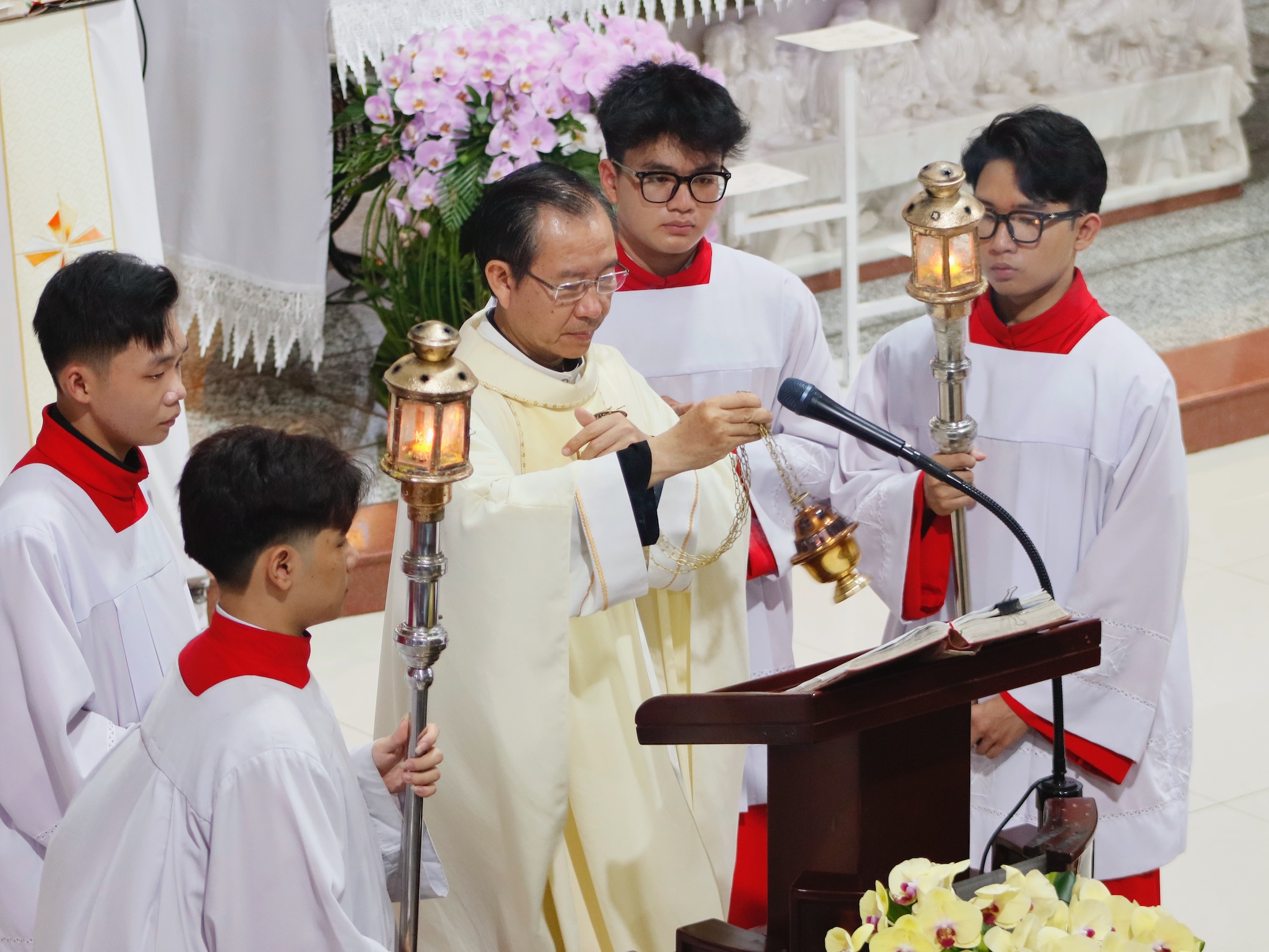 mung kinh long thuong xot chua chua nhat ii phuc sinh mg 5084