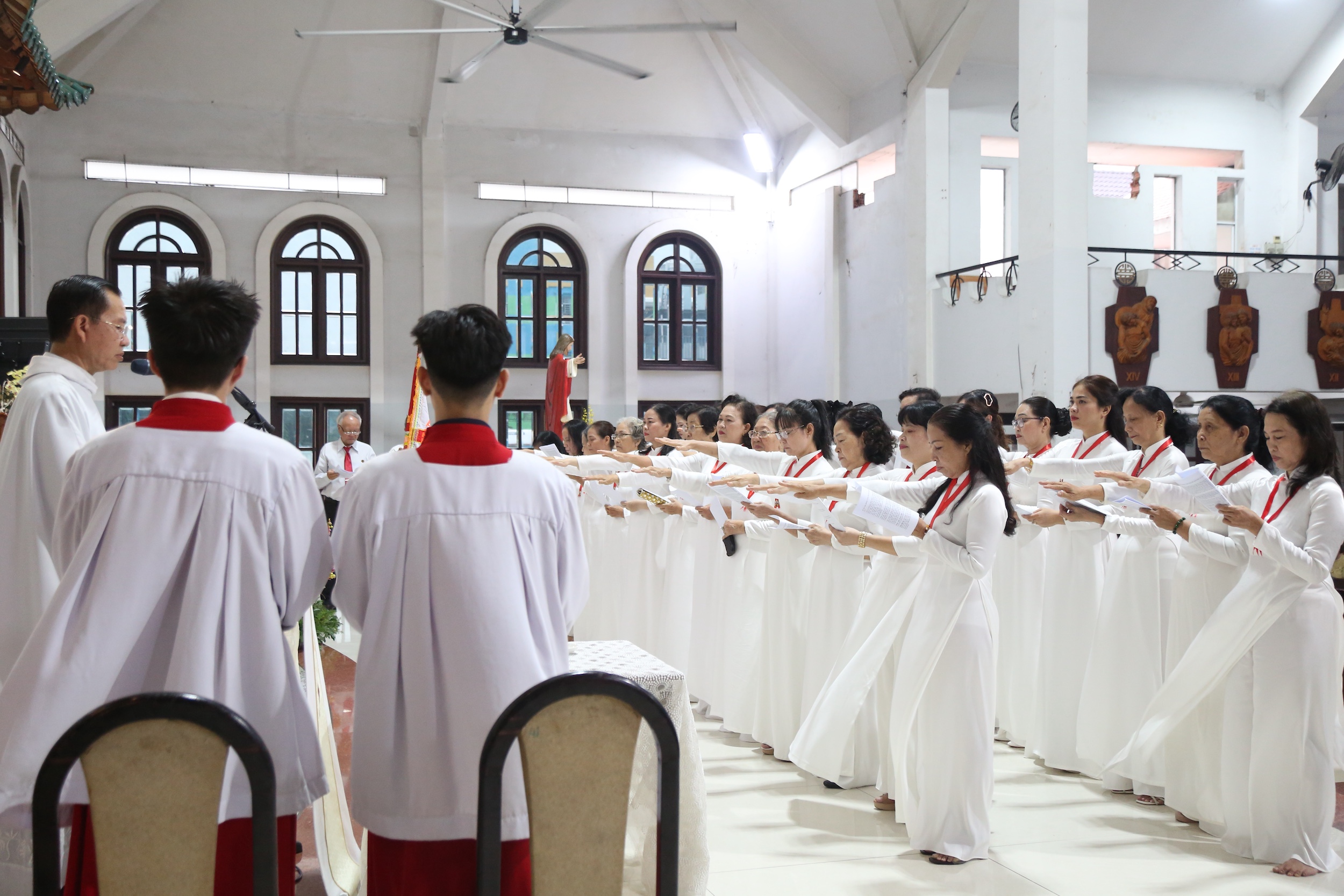 mung kinh thanh tam chua giesu bon mang gia dinh phat ta thanh tam giao xu tan thai son 3