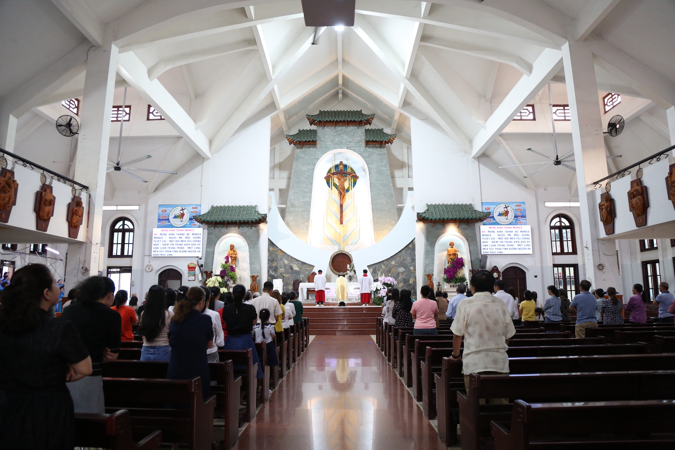 mung le thanh monica bon mang ca doan monica giao xu tan thai son 2