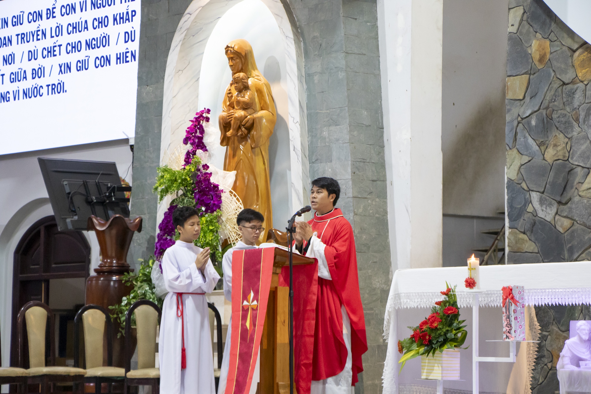 ngay 2982025 kinh nho thanh gioan baotixita bi tram quyet va mung bon mang gia dinh gioan tuong tro giao xu tan thai son 6