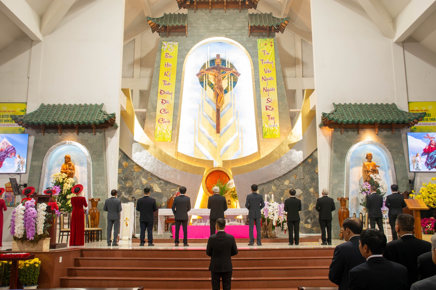 thanh le giao thua at ty 2025 binh ngo 2026 2