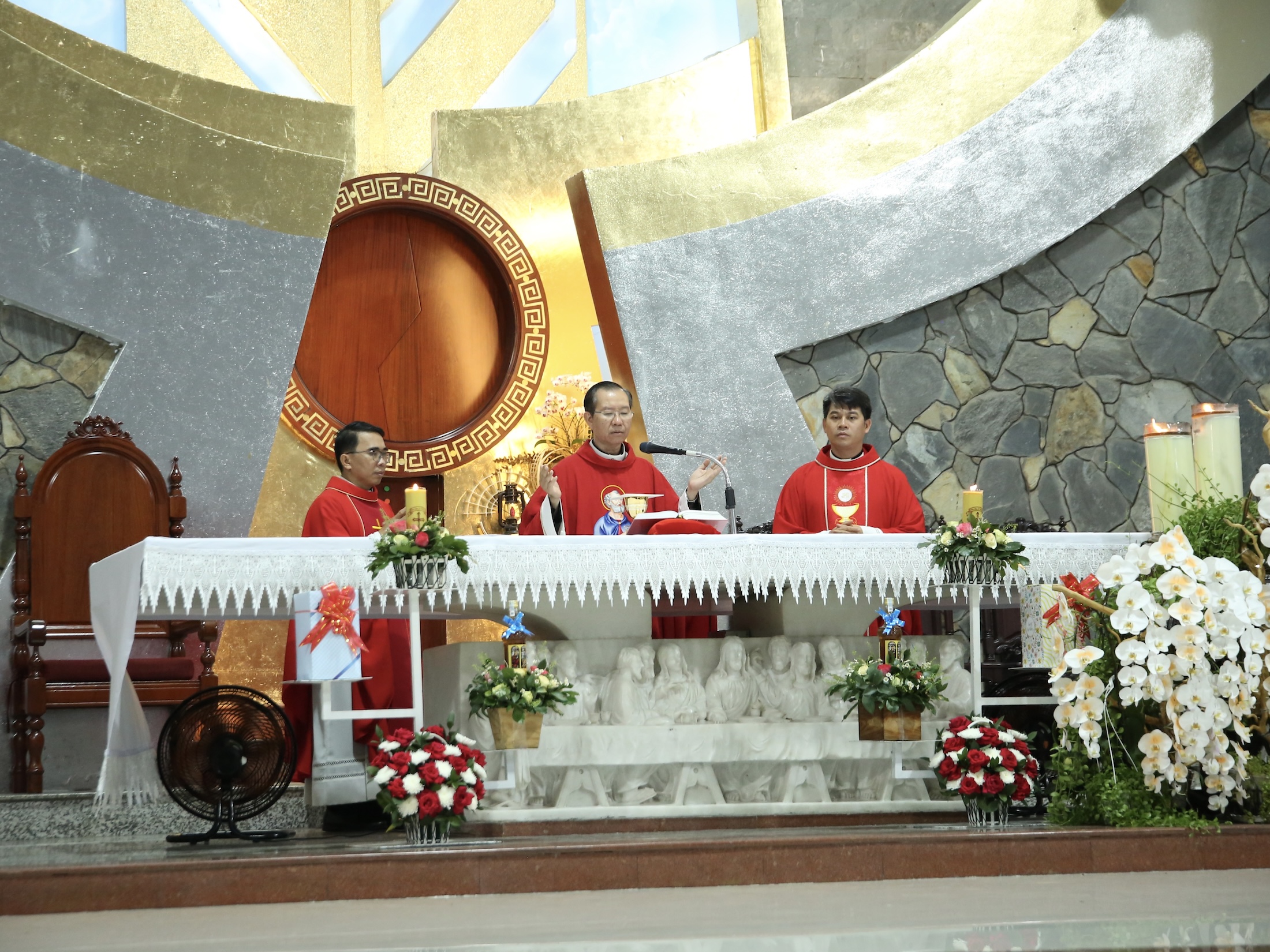 thanh le kinh hai thanh tong do phero va phaolo hinh 4