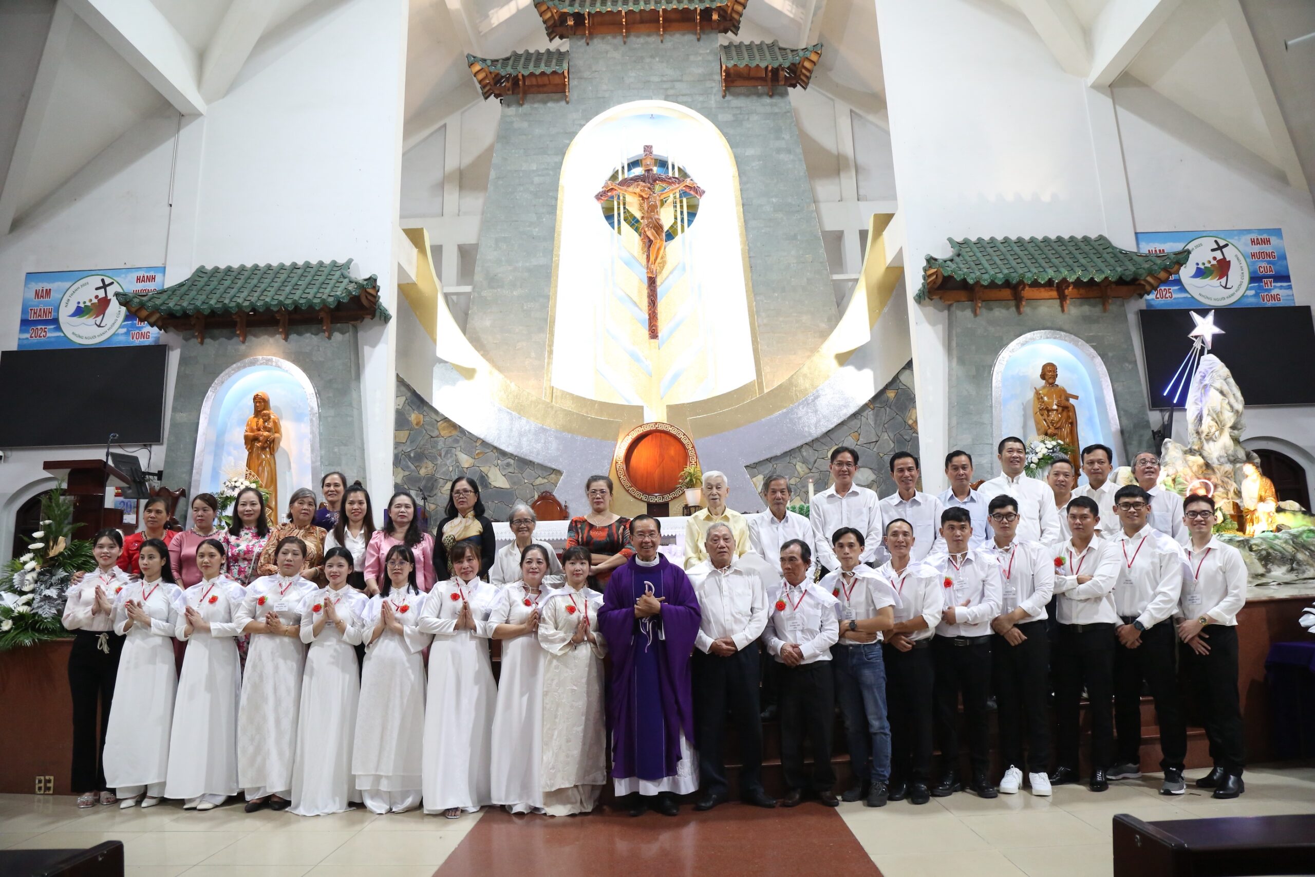 thanh le ta on ket thuc lop giao ly hon nhan du tong khoa 22025 va cu hanh cac bi tich khai tam kito giao 10 scaled